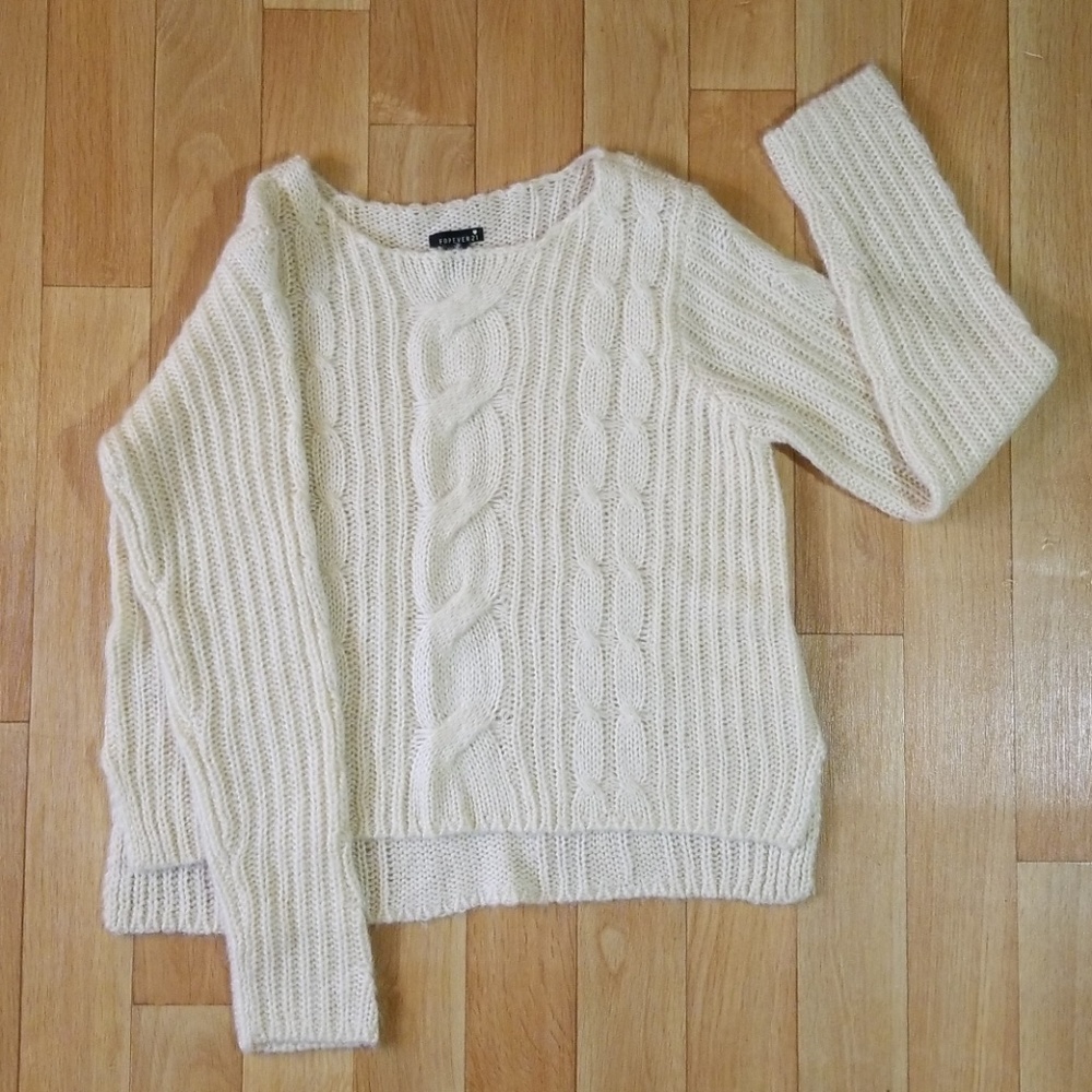 NWOT boxy lightweight sweater in ivory Size M